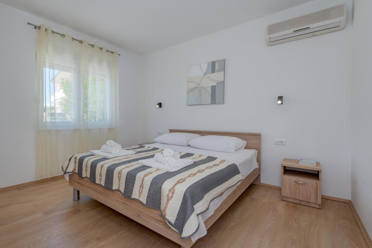 Vacation Home Zdravka Kastela Exterior photo